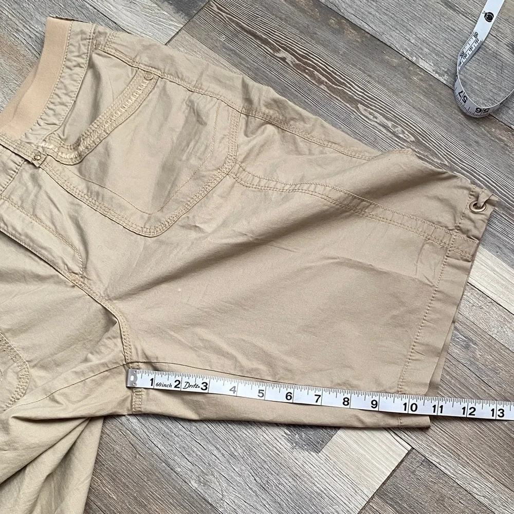 Gloria Vanderbilt Women's Beige Bermuda Shorts